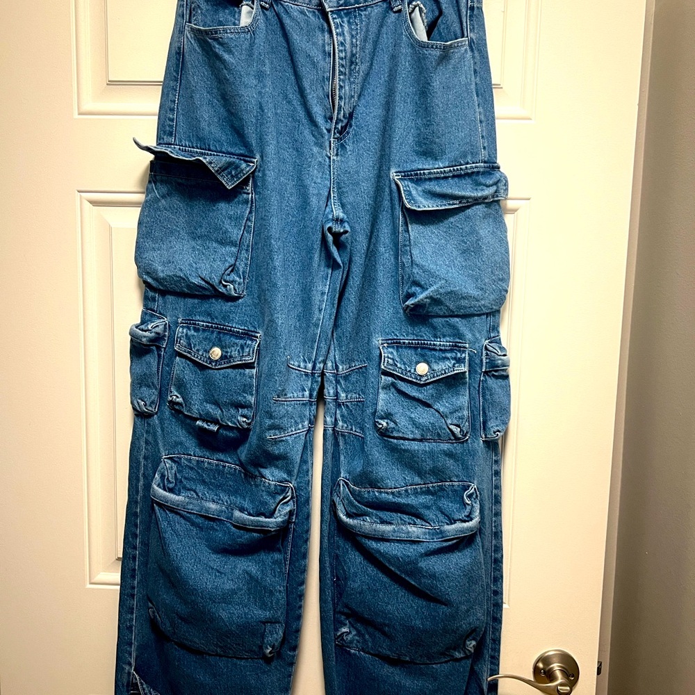 Forever 21 women’s Blue Cargo Flare Jeans 
size 30 $10.00
Longer length comfy